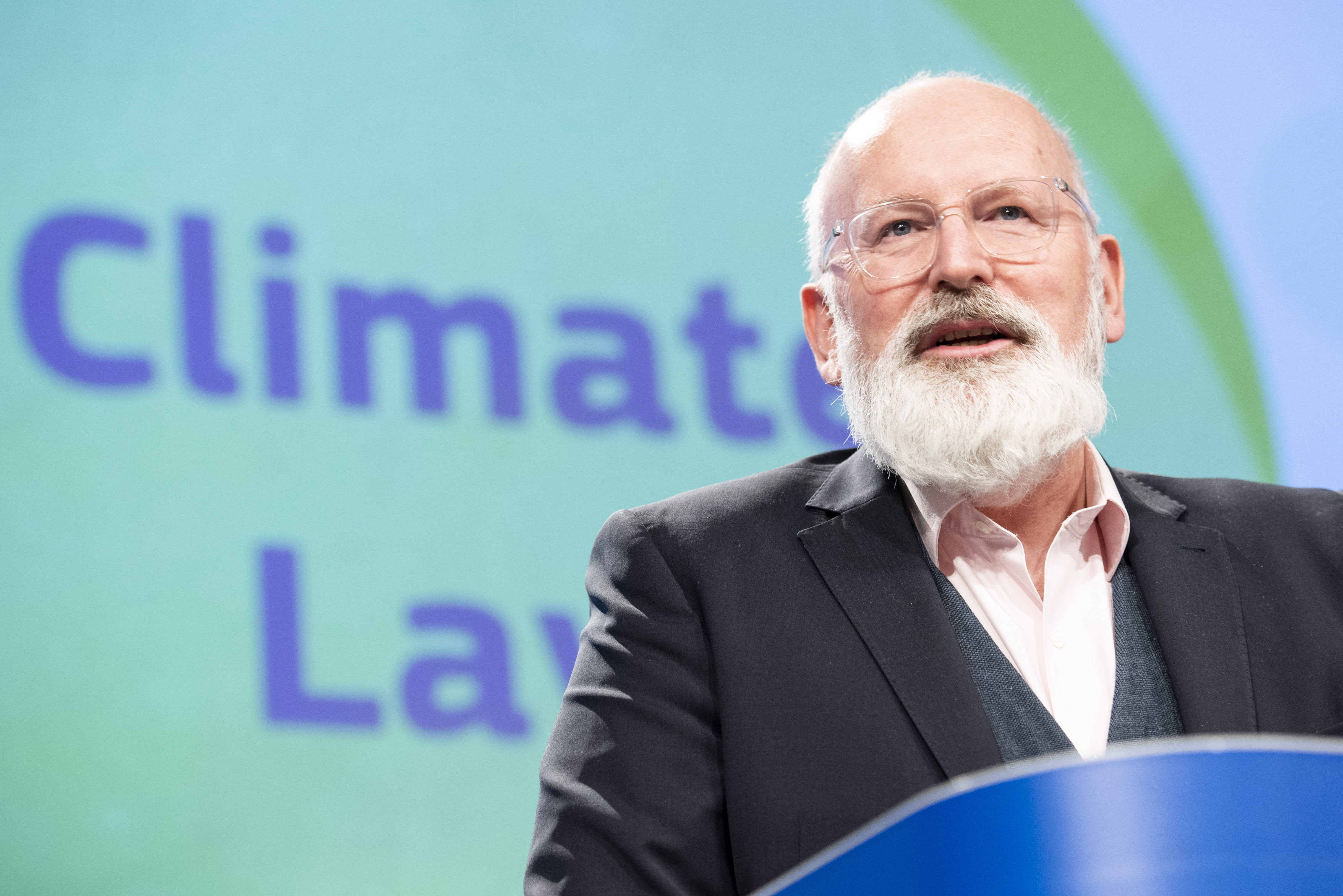 F. Timmermans: Va exista un fond social destinat tranziției energetice de 72 de miliarde de euro. O să fie al naibii de greu, dar nu ne permitem să nu facem asta. Nimeni nu va fi lăsat în urmă