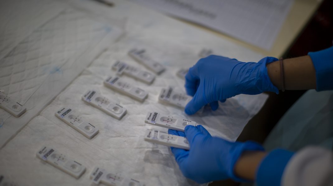 Țara europeană care revine în zona de risc extrem, după ce a înregistrat peste 17.300 de noi cazuri de Covid-19