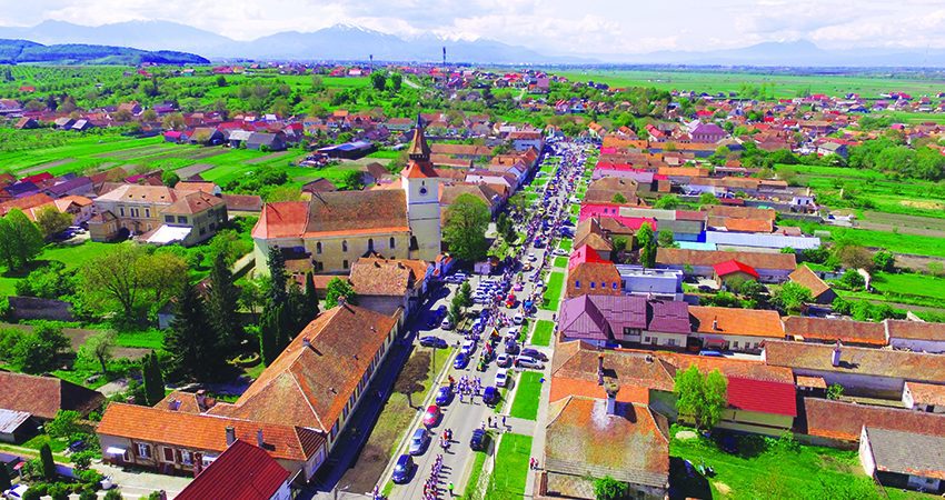Locul superb aflat la câteva minute de Brașov, dar care nu este o stațiune de pe Valea Prahovei. Prețurile sunt aproape cu jumătate mai mici decât la cazările din Sinaia sau Predeal