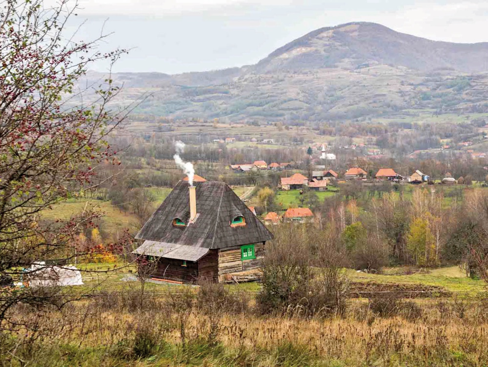 Un român care s-a săturat să trăiască printre străini a decis să revină în țară după 15 ani, să readucă la viață un loc uitat de lume și să îl transforme într-o afacere