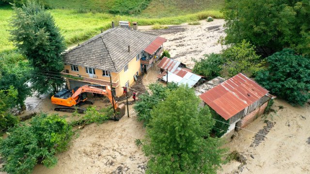 Inundații în Turcia: Apele au distrus case și mașini, iar 13 persoane au fost rănite