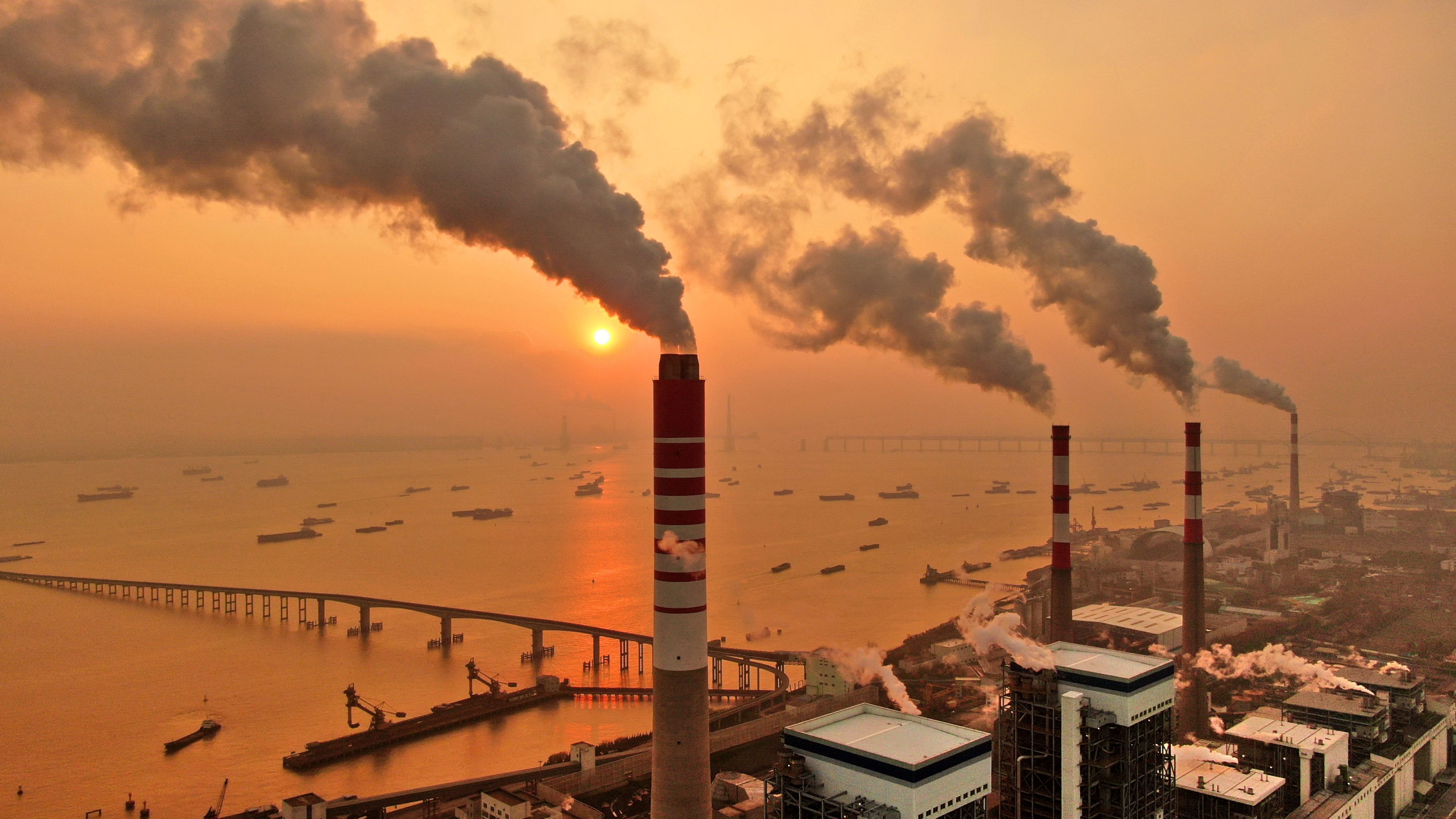 După o prăbușire istorică în pandemie, emisiile de dioxid de carbon revin la cote periculoase