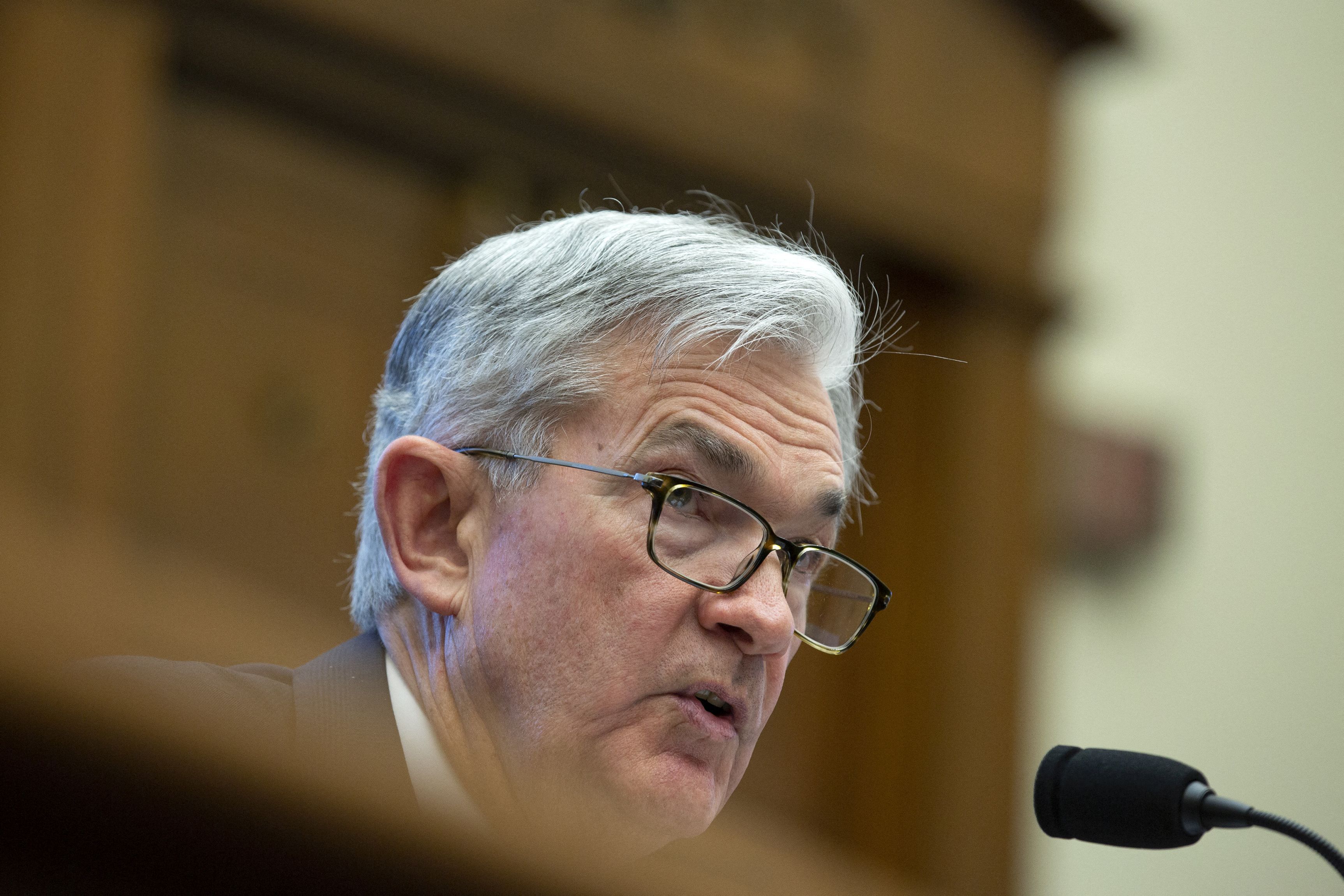 Șeful Fed anunță reducerea unor măsuri de stimulare a economiei, dar nu și creșterea dobânzilor