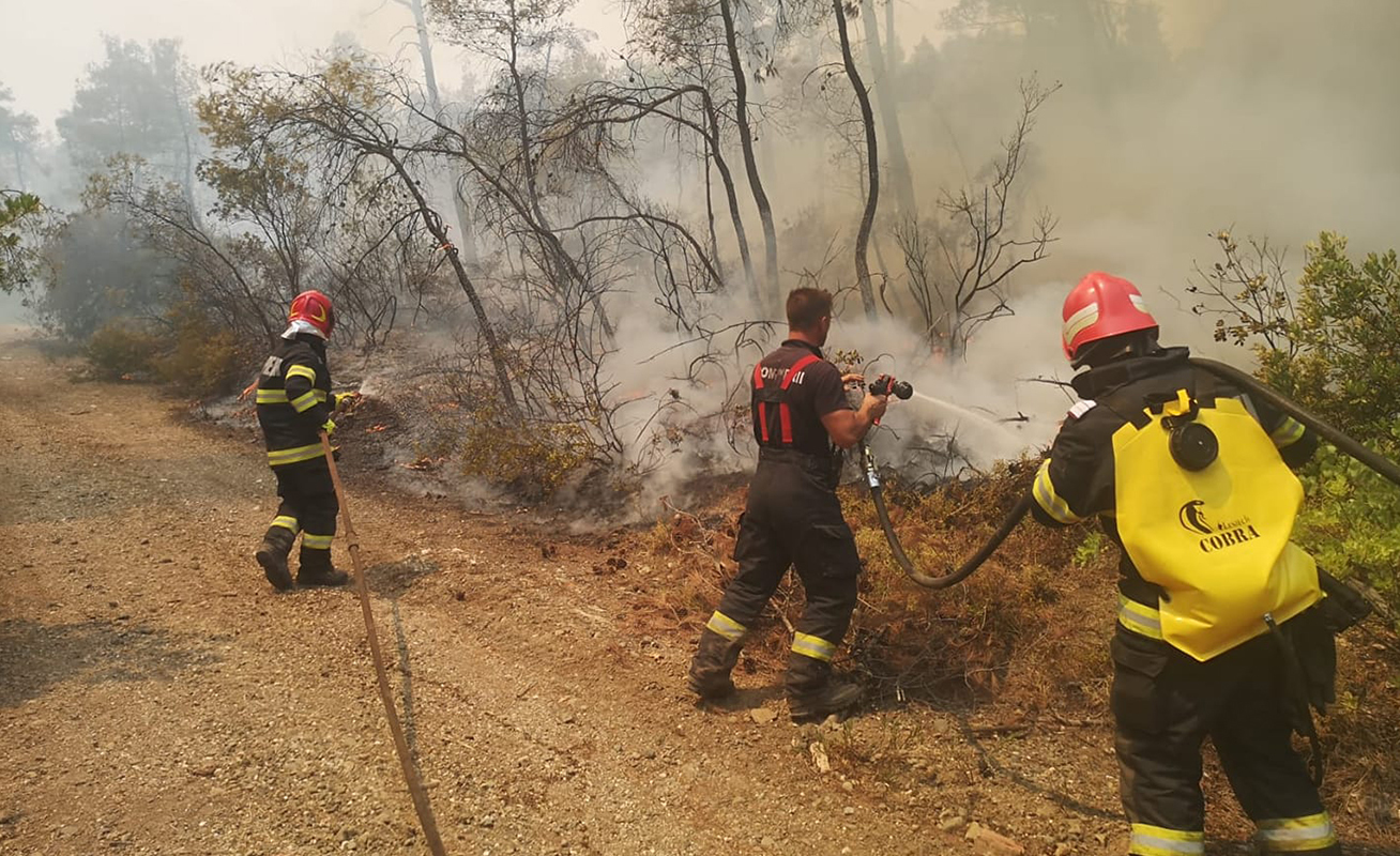 Pompierii români au plecat în Grecia, pentru a interveni la incendiile de lângă Atena