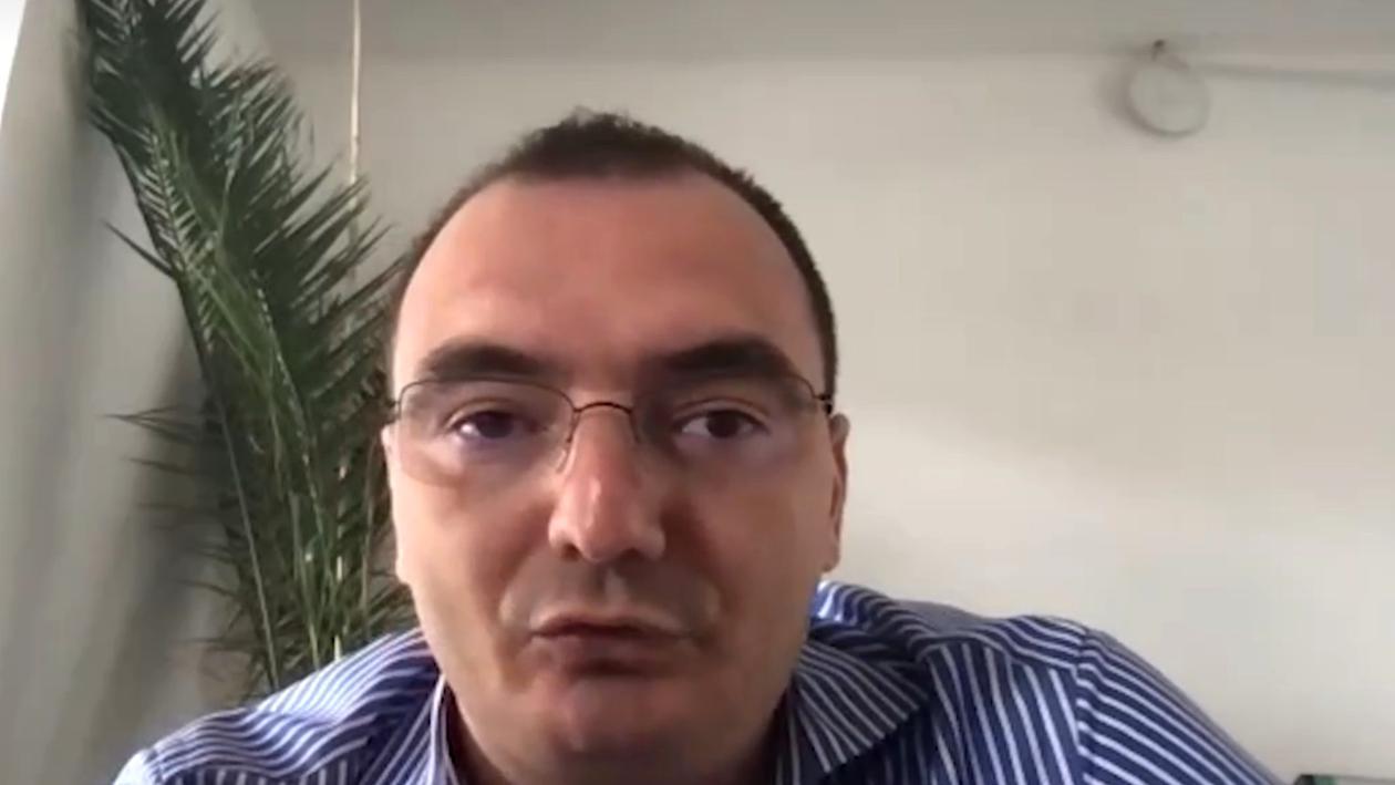 Când scăpăm de dosarul cu șină și de cozi la instituțiile statului. Consilierul guvernamental Iulian Popescu: ”Cetățeanul nu mai trebuie să facă pe curierul între instituțiile statului”