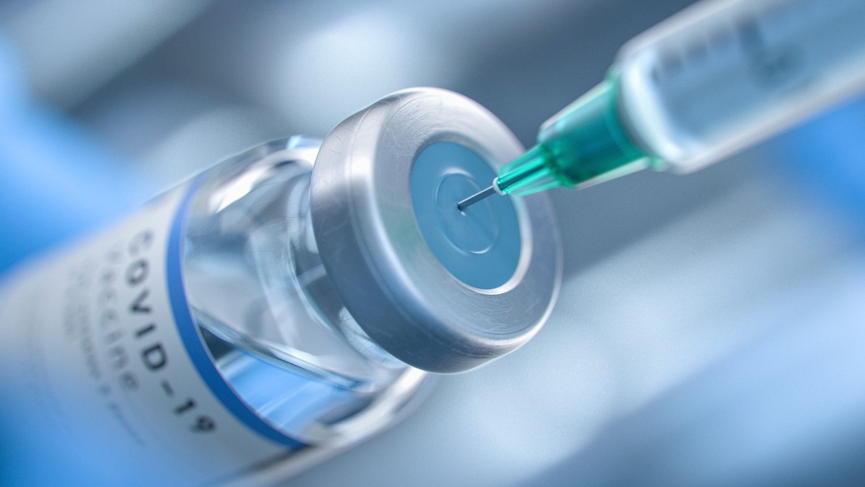 Studiu: Oamenii care au contractat coronavirusul la începutul pandemiei au șanse mai mici de infectare cu varianta Delta prin comparație cu persoanele vaccinate cu Pfizer
