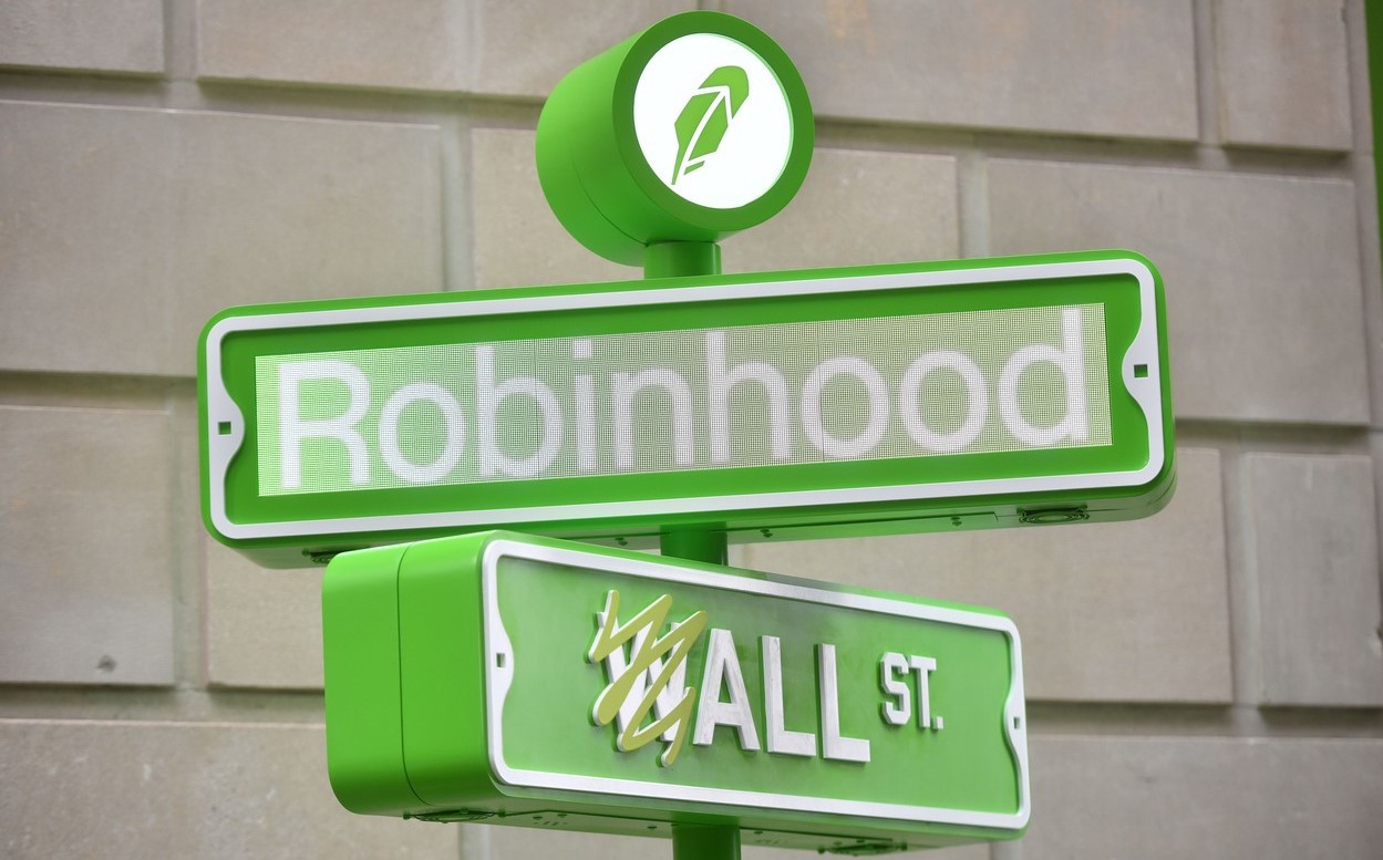 Robinhood, aplicația de tranzacționare care face senzație pe Wall Street și care vrea să-i determine pe micii investitori să devină milionari datorită bursei, crește cu peste 25% la începutul ședinței de astăzi