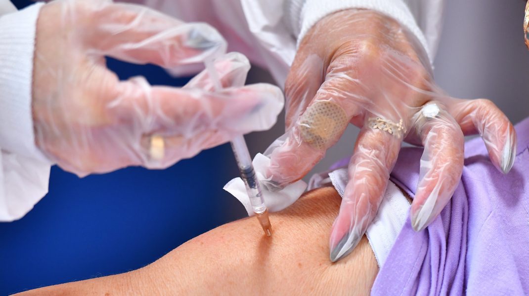 Care este diferența dintre imunitatea dată de vaccinul anti-Covid și imunitatea dobândită în urma infectării