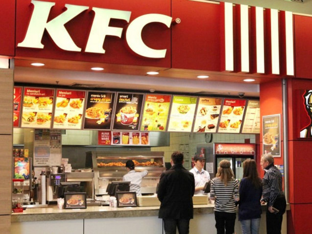 Grupul Sphera a adus peste 100 de muncitori din Sri Lanka pentru a compensa lipsa de personal din România. Proprietarul francizelor KFC, Pizza Hut și Taco Bell are circa 4.400 de salariați pe cele trei piețe pe care operează, dintre care peste 4.000 doar în România