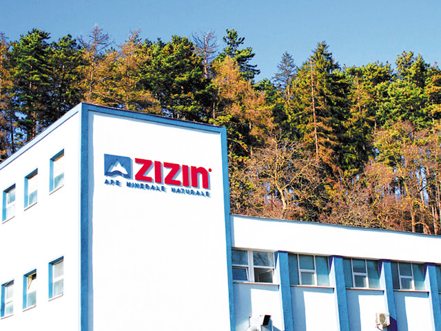 Producătorul apei Zizin, controlat de familia Lazăr din Brașov, a făcut profit de 6 milioane de lei. Apa minerală naturală Zizin își are originea în Munții Ciucaș