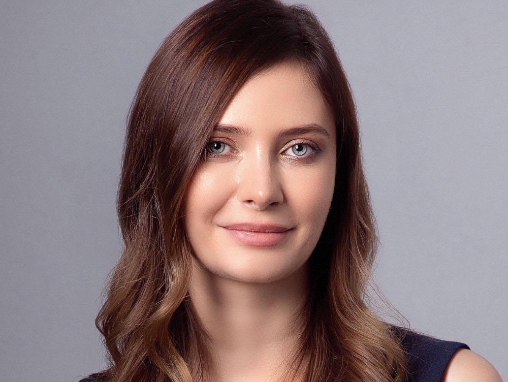 Alexandra Dines, “Melinda Gates de România”, pleacă de la conducerea fundației UiPath. Vargha Moayed, directorul de strategie al UiPath, o înlocuiește