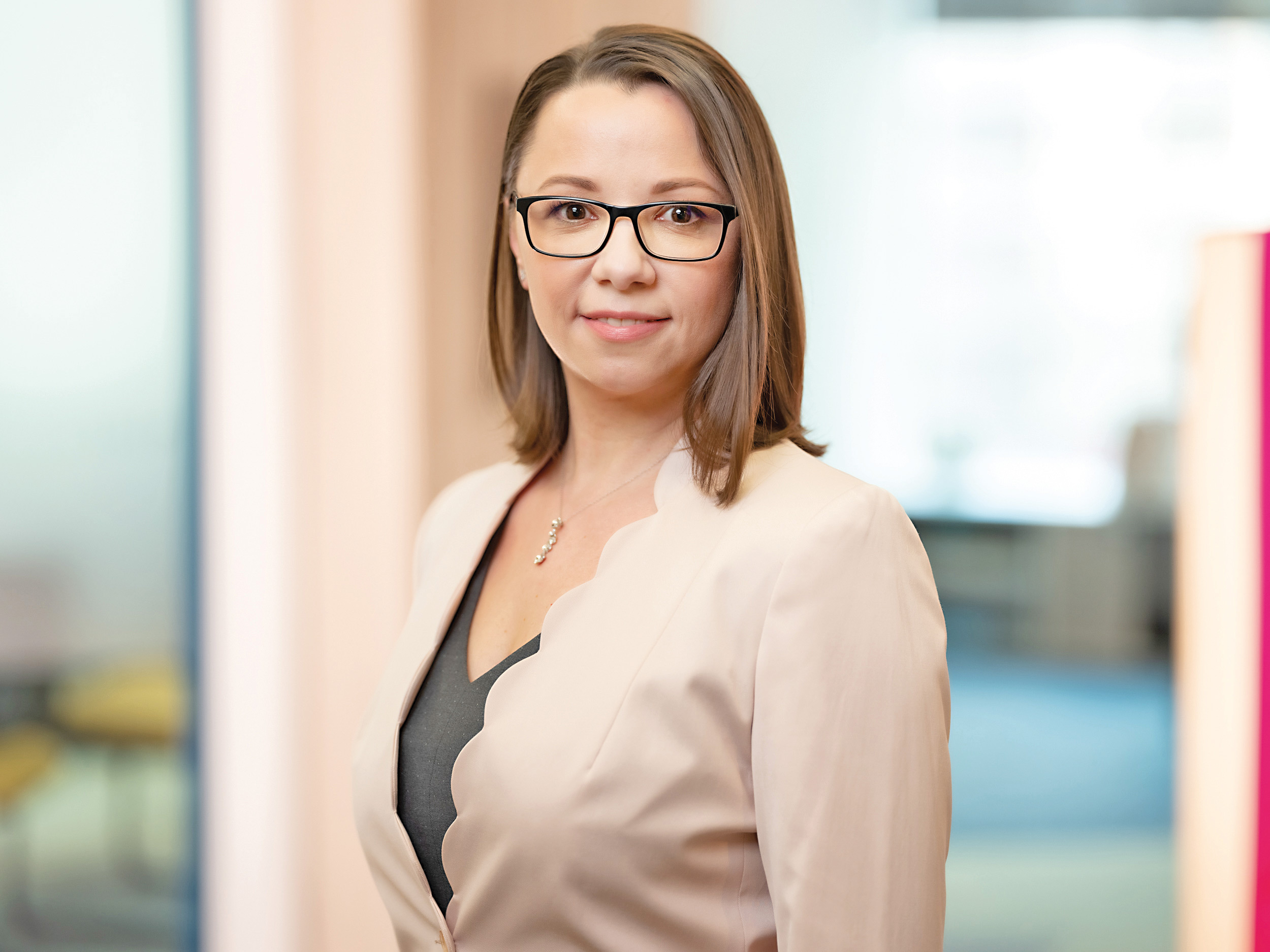 Alina Mavrodin: Liderul ideal este cel care te motivează să îți atingi potențialul, inspiră încredere, creează o cultură, concentrându-se pe oameni și încurajează permanent spiritul de echipă