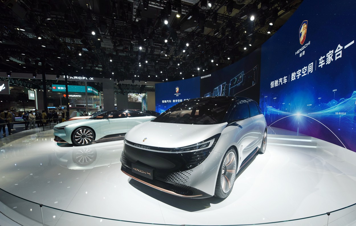 Divizia de mașini electrice a Evergrande, care valora la un moment dat mai mult decât grupul Ford, anulează listarea pe bursa din Shanghai, în contextul în care gigantul imobiliar se confruntă cu o criză majoră de lichiditate