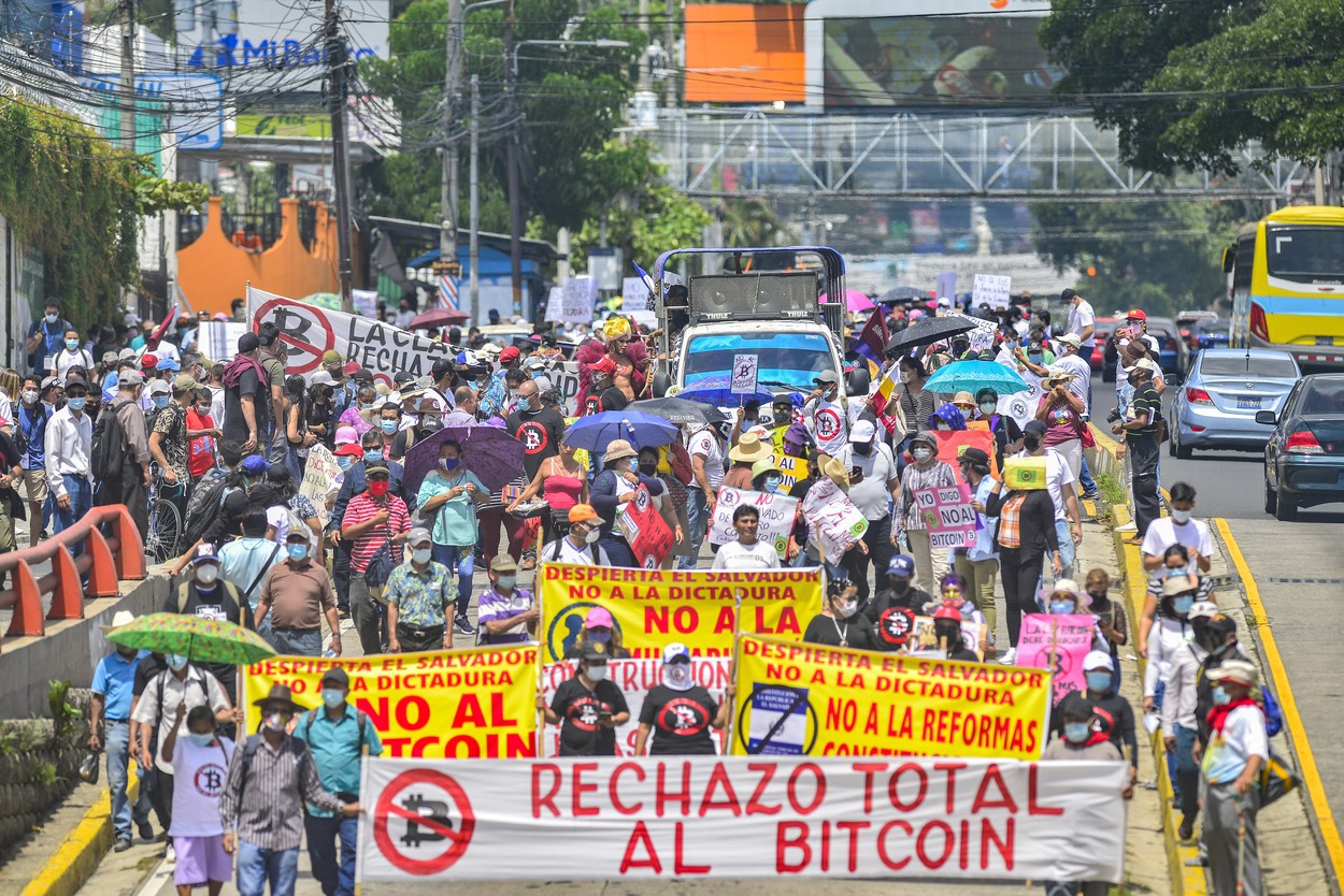 Protestele continuă în El Salvador: O parte din populația țării dorește eliminarea Bitcoin ca mijloc legal de plată