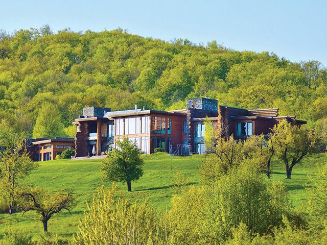 Dezvoltatorul One United și grupul Le Manoir au cumpărat un butic hotel din Buzău cu 2,35 mil. euro. „Mai investim 1 mil. euro în renovare și amenajare. Cred că peste 3 săptămâni sau o lună deschidem.“