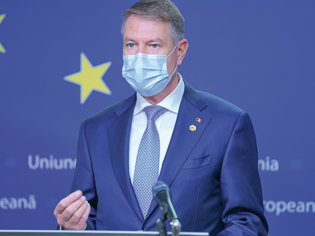 Urmează restricții majore în România: Masca redevine obligatorie atât în interior, cât și în exterior; restricții de circulație pe timp de noapte pentru nevaccinați și prezentarea Certificatului Verde în majoritatea activităților; elevii vor intra în vacanță pentru două săptămâni