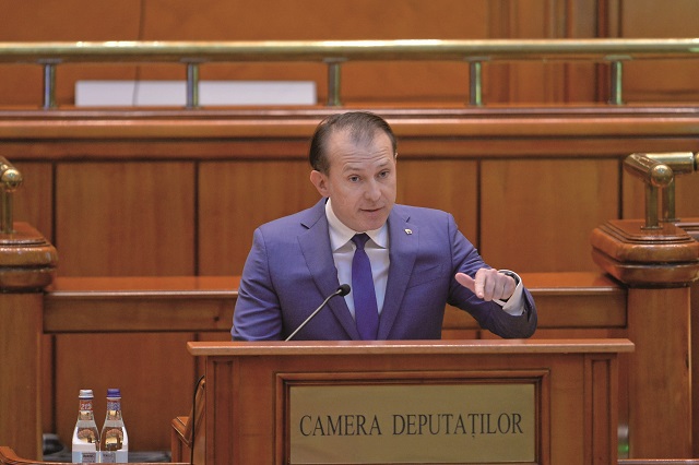 La 8 luni de la preluarea guvernării, guvernul Cîțu cade la moțiunea de cenzură cu voturile foștilor parteneri de guvernare. Guvernul Cîțu a fost demis marți prin moțiune de cenzură, cu 281 de voturi pentru, mult peste cele 234 de voturi necesare pentru demiterea guvernului