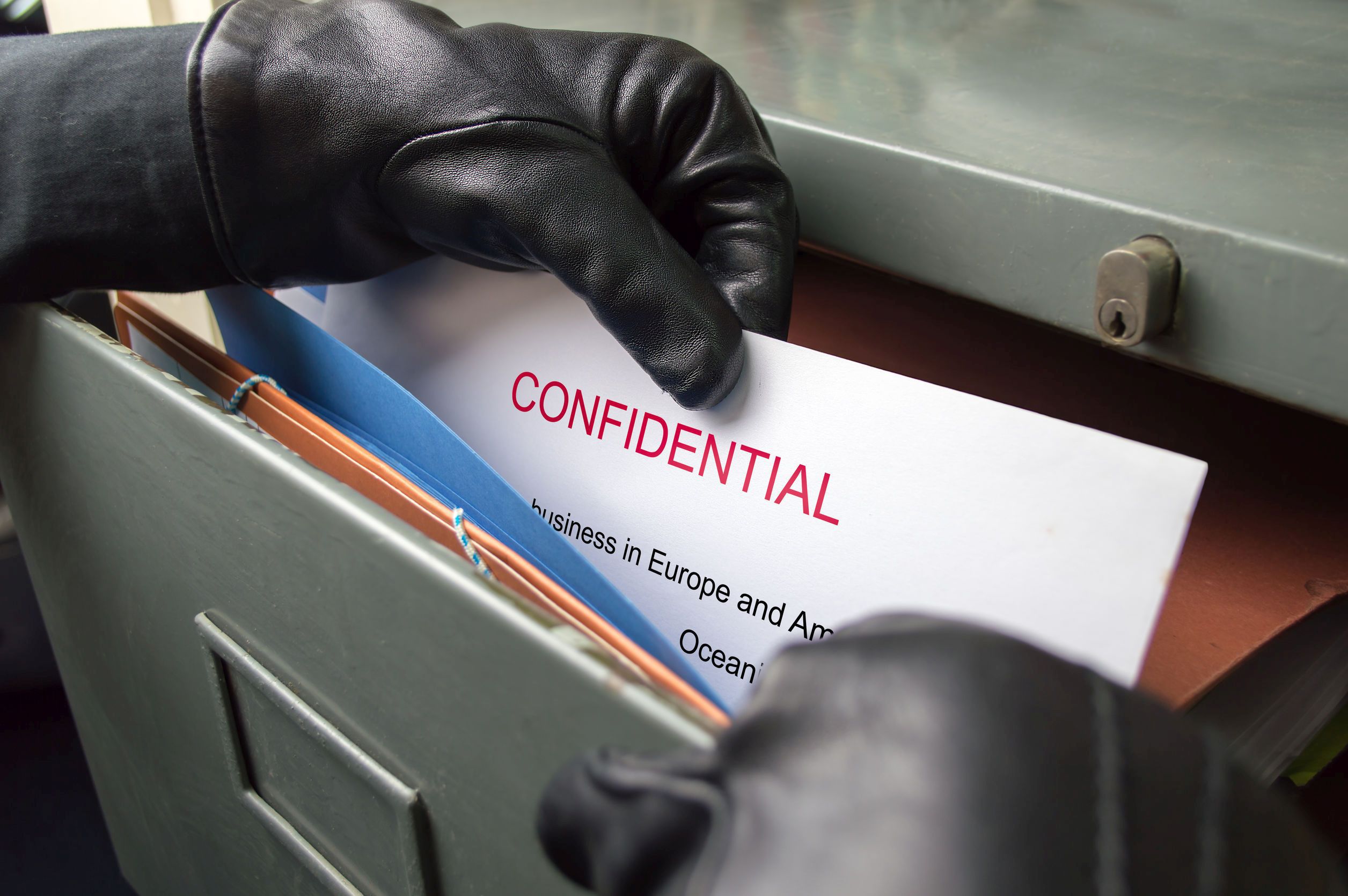 Amazon încheie un acord cu agențiile de spionaj din Marea Britanie, va găzdui materiale ultrasecrete
