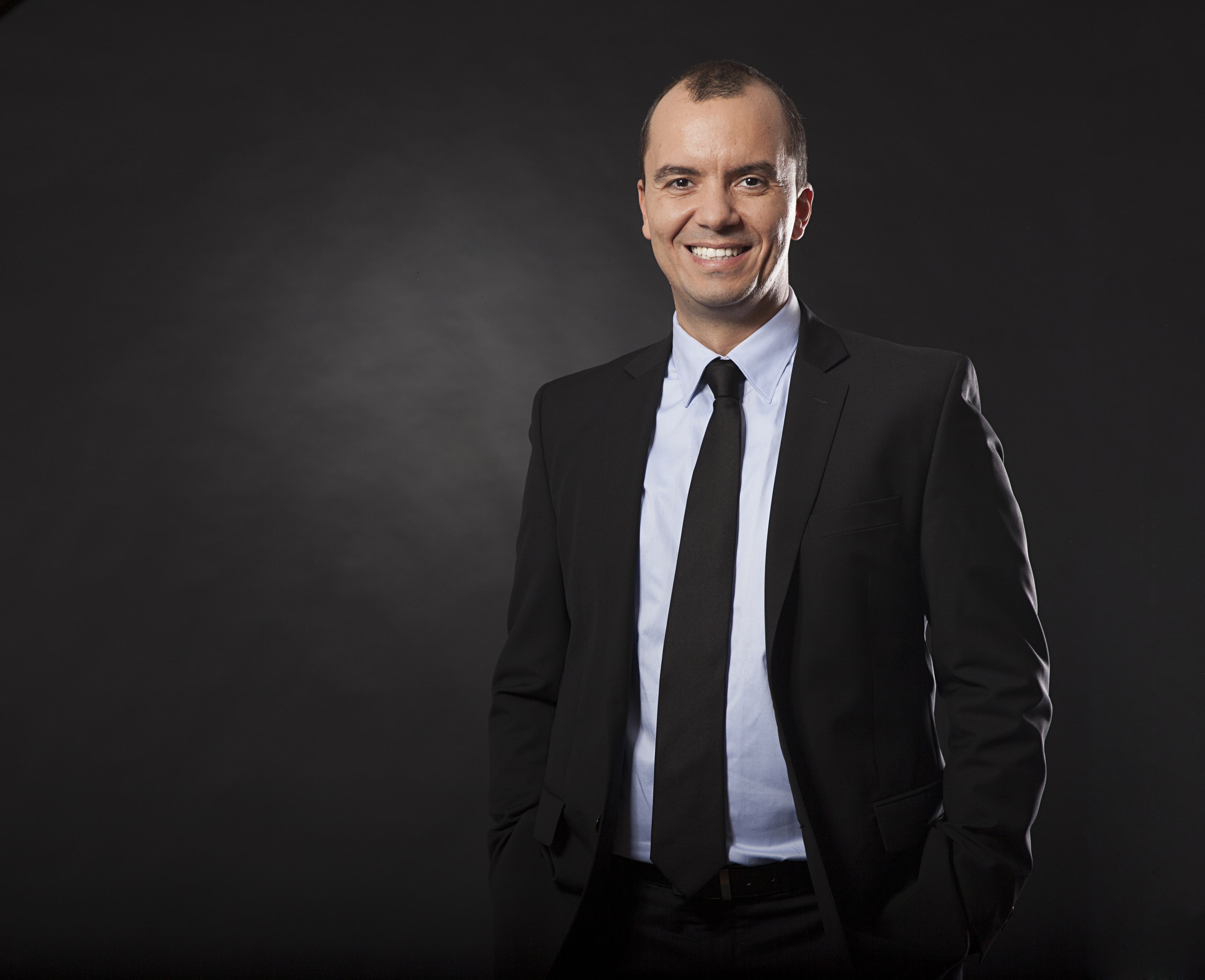 Surpriză: Microsoft și-a recrutat un șef cu ADN de antreprenor tech pentru subsidiara din România - pe Bogdan Putinică, cel care a devenit milionar în 2006, la 30 de ani, după ce și-a vândut firma de soft unei multinaționale. Din 2012 el ocupa poziții de top management la nivel global pentru gigantul suedez Enea