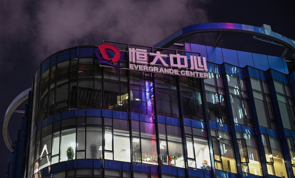 Evergrande pedepsește șase executivi care au încasat banii generați de produsele de investiții ale companiei, în condițiile în care gigantul imobiliar se confruntă cu datorii de peste 300 mld. dolari