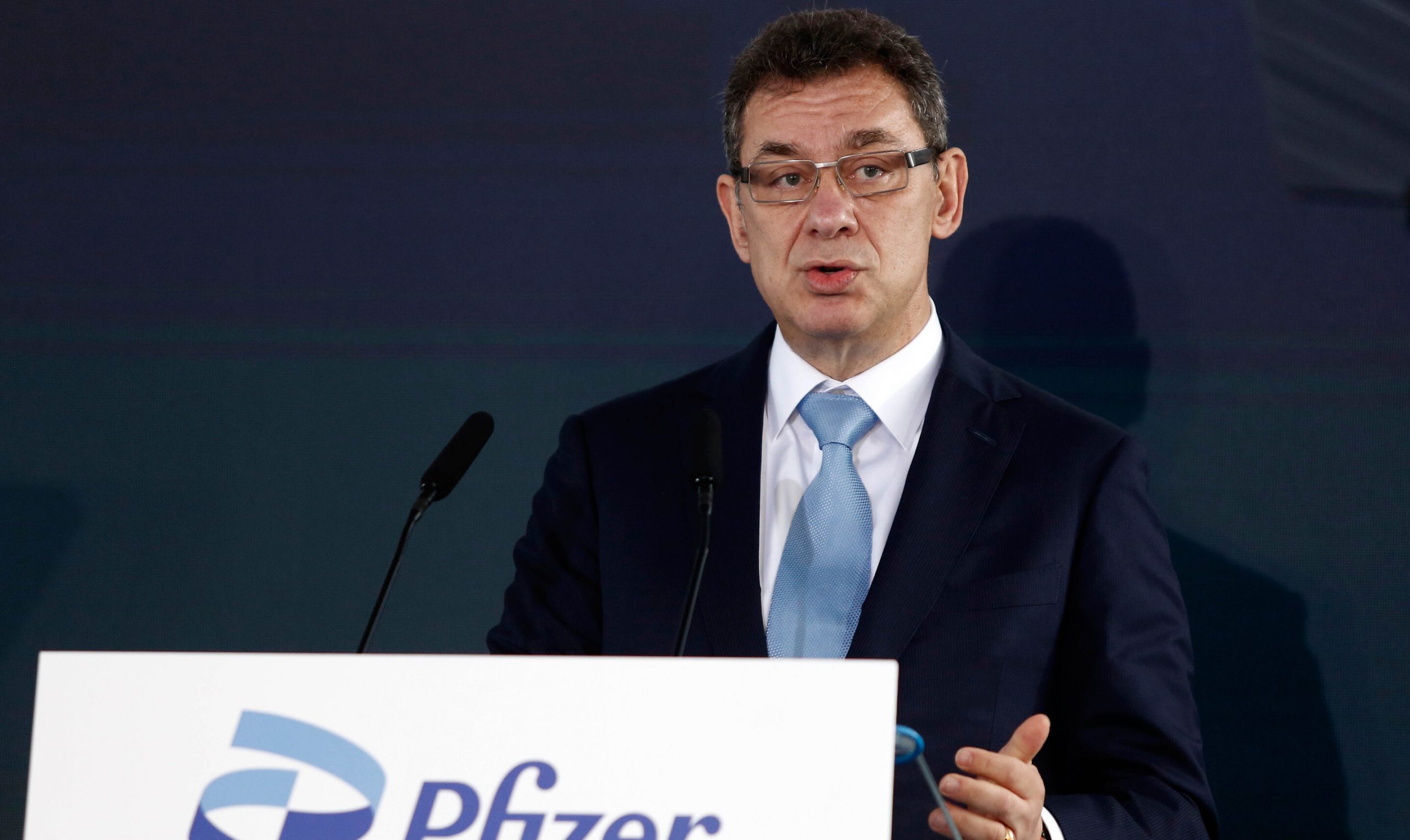CEO-ul Pfizer spune că anti-vacciniștii sunt „criminali care au luat milioane de vieți”