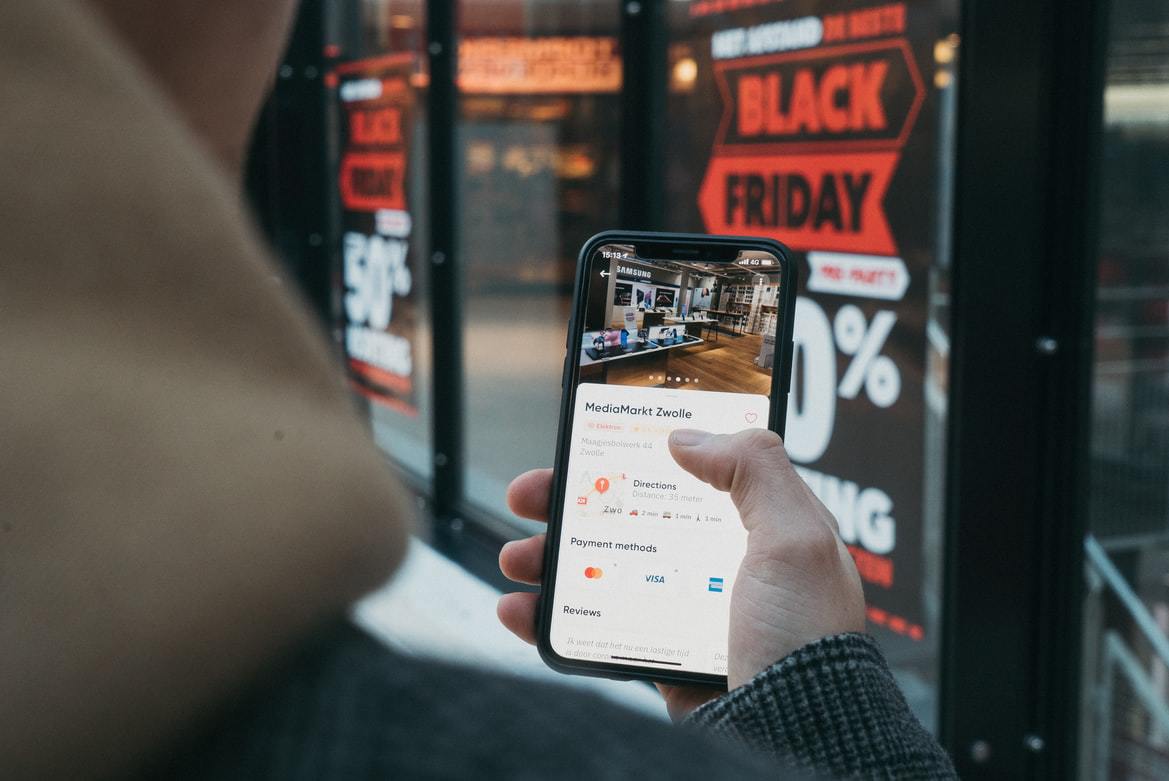 Black Friday 2021. Ce categorii de produse sunt reduse în acest an, care este diferența de preț față de o perioadă obișnuită și la ce trebuie să fie cumpărătorii atenți atunci când fac achiziții de Black Friday?