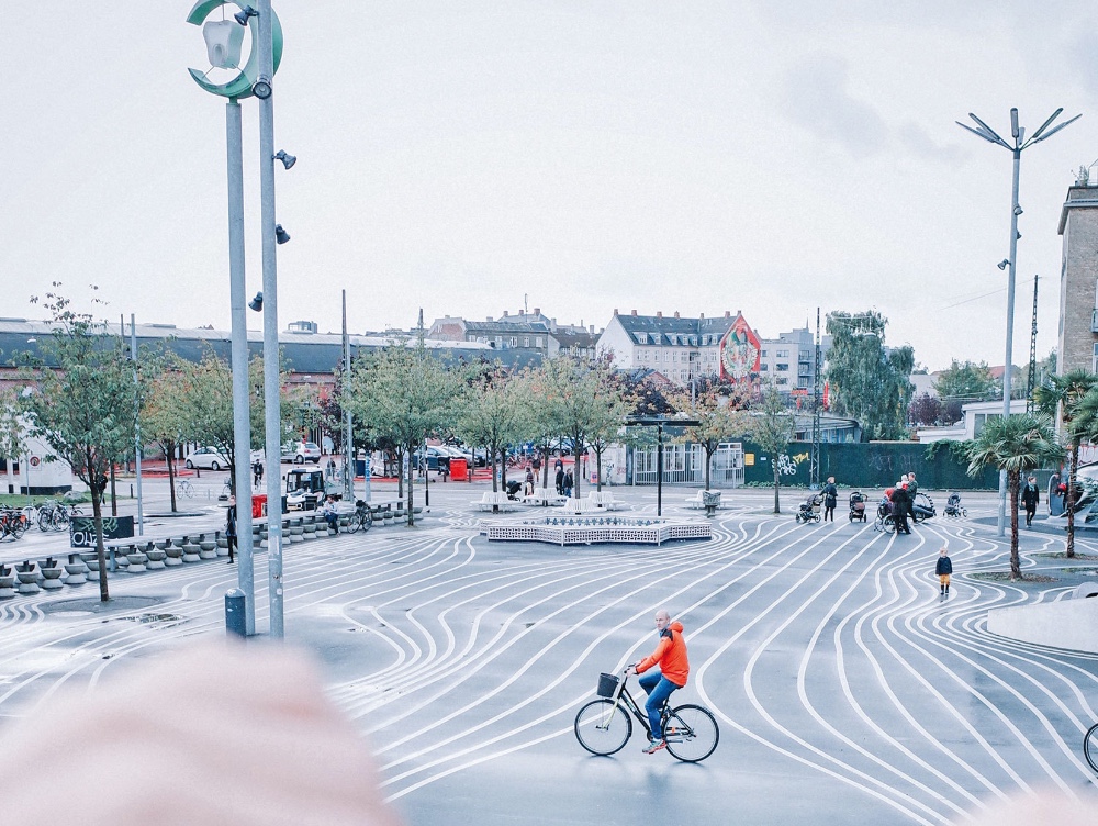 Noua modă mondială este pe două roți și toate țările bogate ale lumii o primesc cu brațele deschise. Cum îi tratează România pe bicicliști