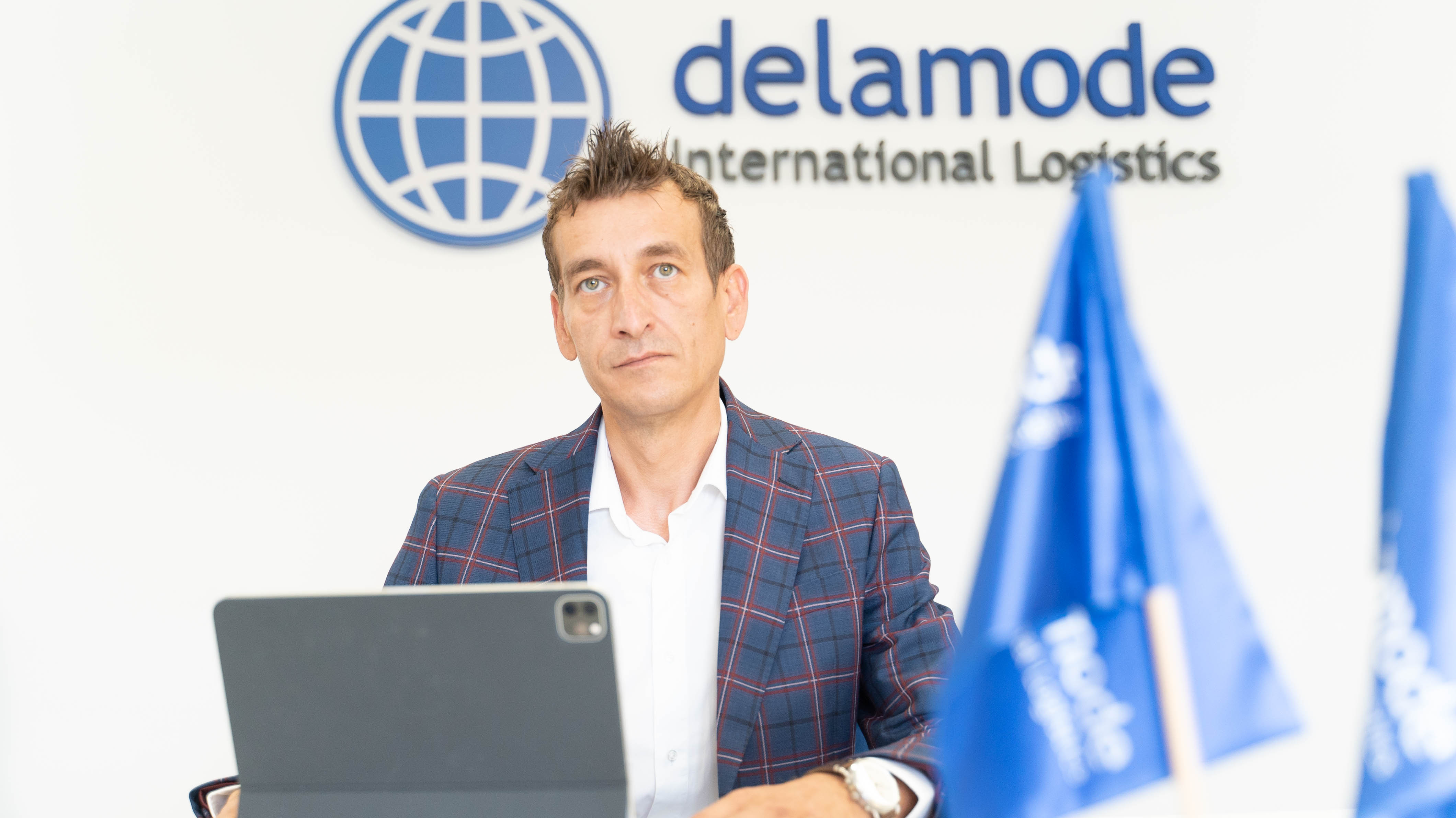 (P) Viziunea noastră este să oferim servicii de neegalat și inovații, pe o piață globală