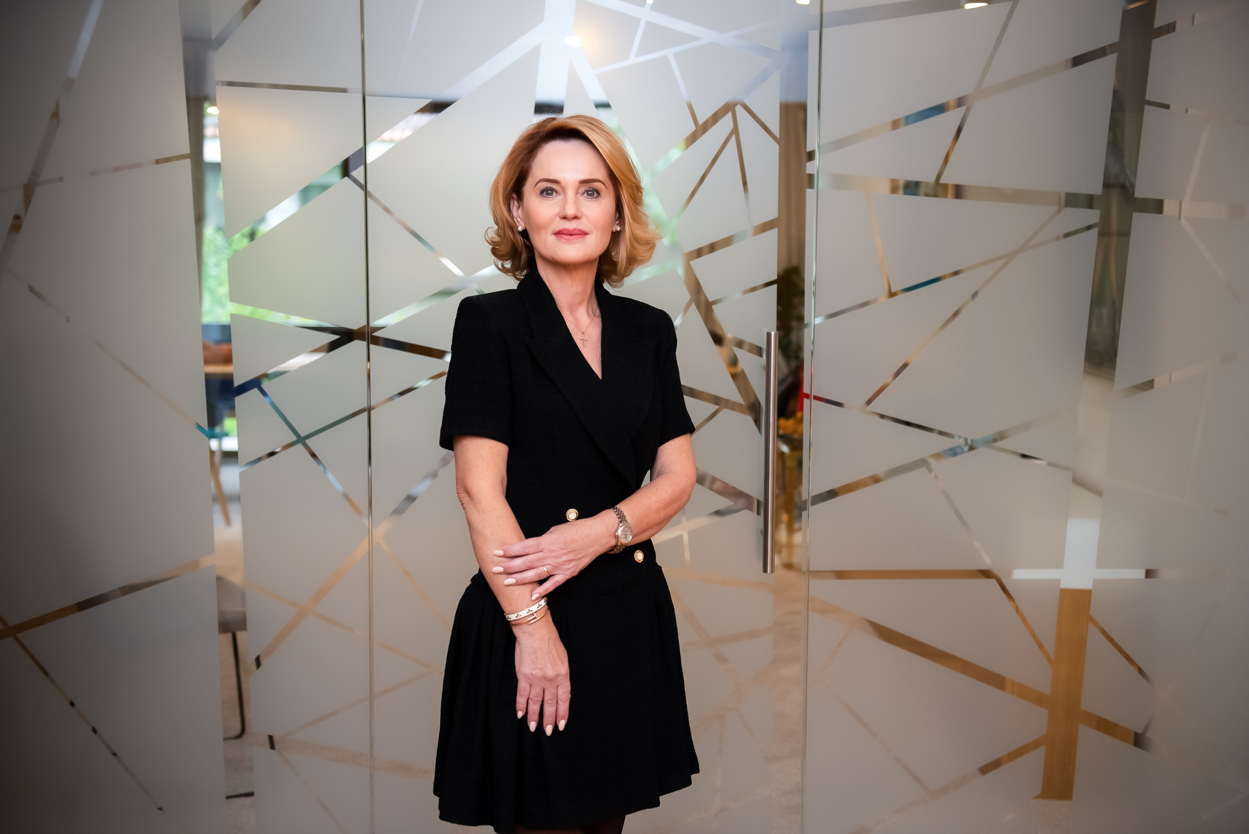 (P) DENT ESTET și Stomestet, lideri de succes ai stomatologiei românești, stabilesc noi standarde de performanță printr-un parteneriat dedicat românilor