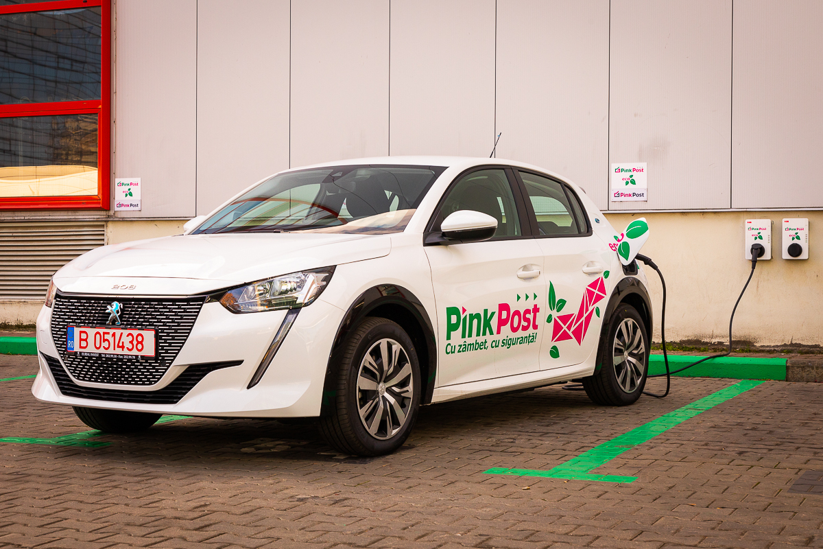 Pink Post, companie de servicii poștale controlată de Octavian Radu, investește 400.000 euro în achiziționarea a 10 mașini electrice