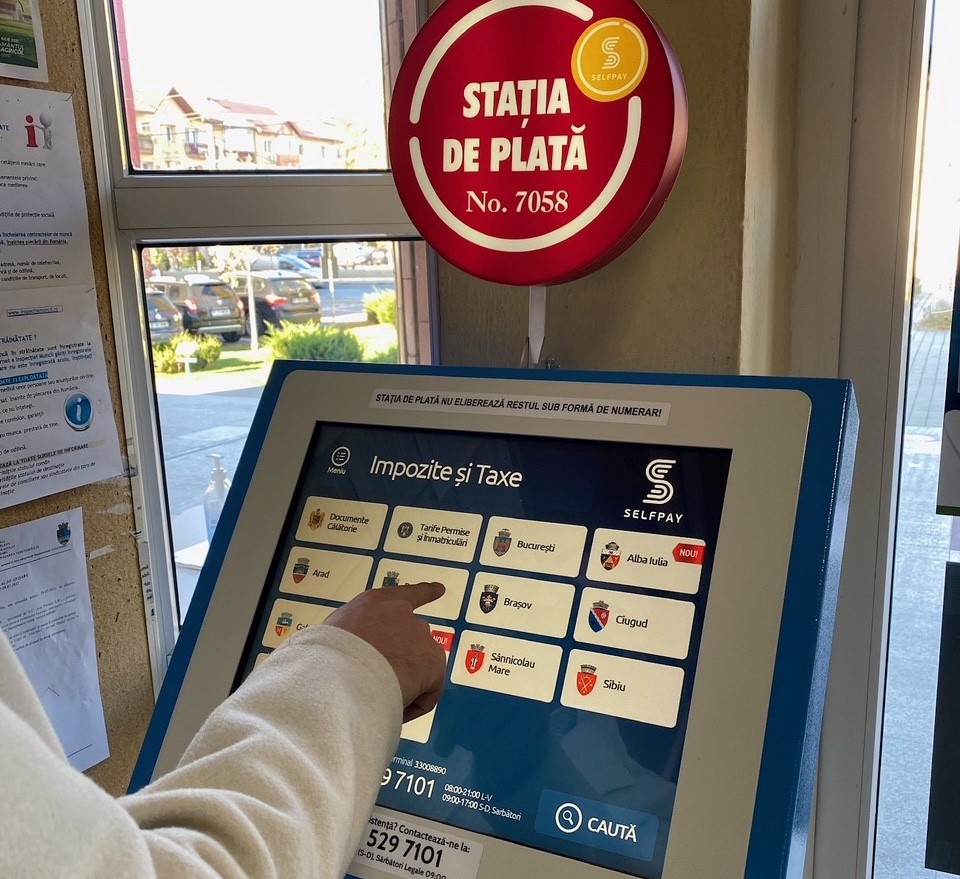 Românii au plătit taxe și impozite de peste 228 mil. lei prin stațiile de plată SelfPay, în primele nouă luni ale anului. 44% din taxele colectate de stat au fost pentru eliberarea permiselor de conducere și a certificatelor de înmatriculare