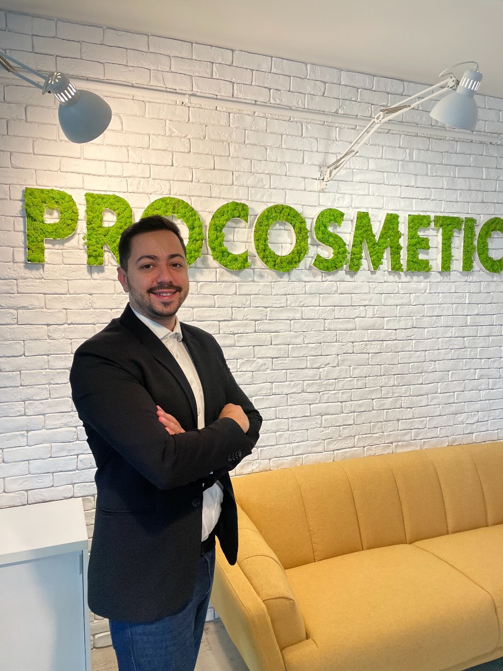 Cum a schimbat pandemia piața cosmeticelor, odată cu obligativitatea purtării măștii și interdicția de a testa produsele de make-up în magazin