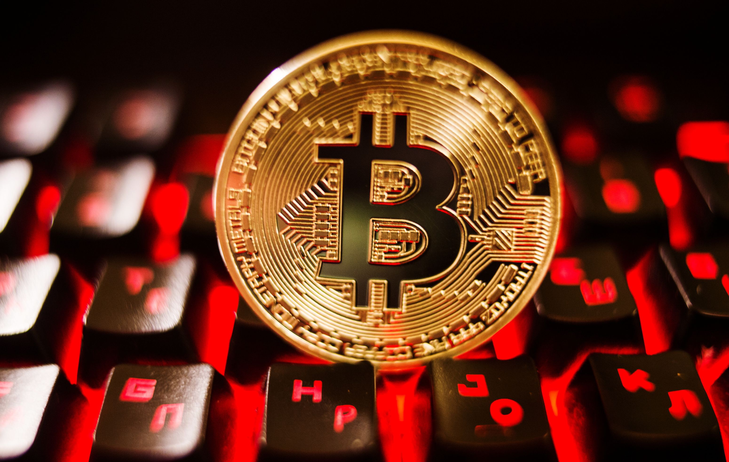 Bitcoin continuă să se deprecieze puternic. Criptomoneda a scăzut cu 10.000 de dolari în doar câteva de ore