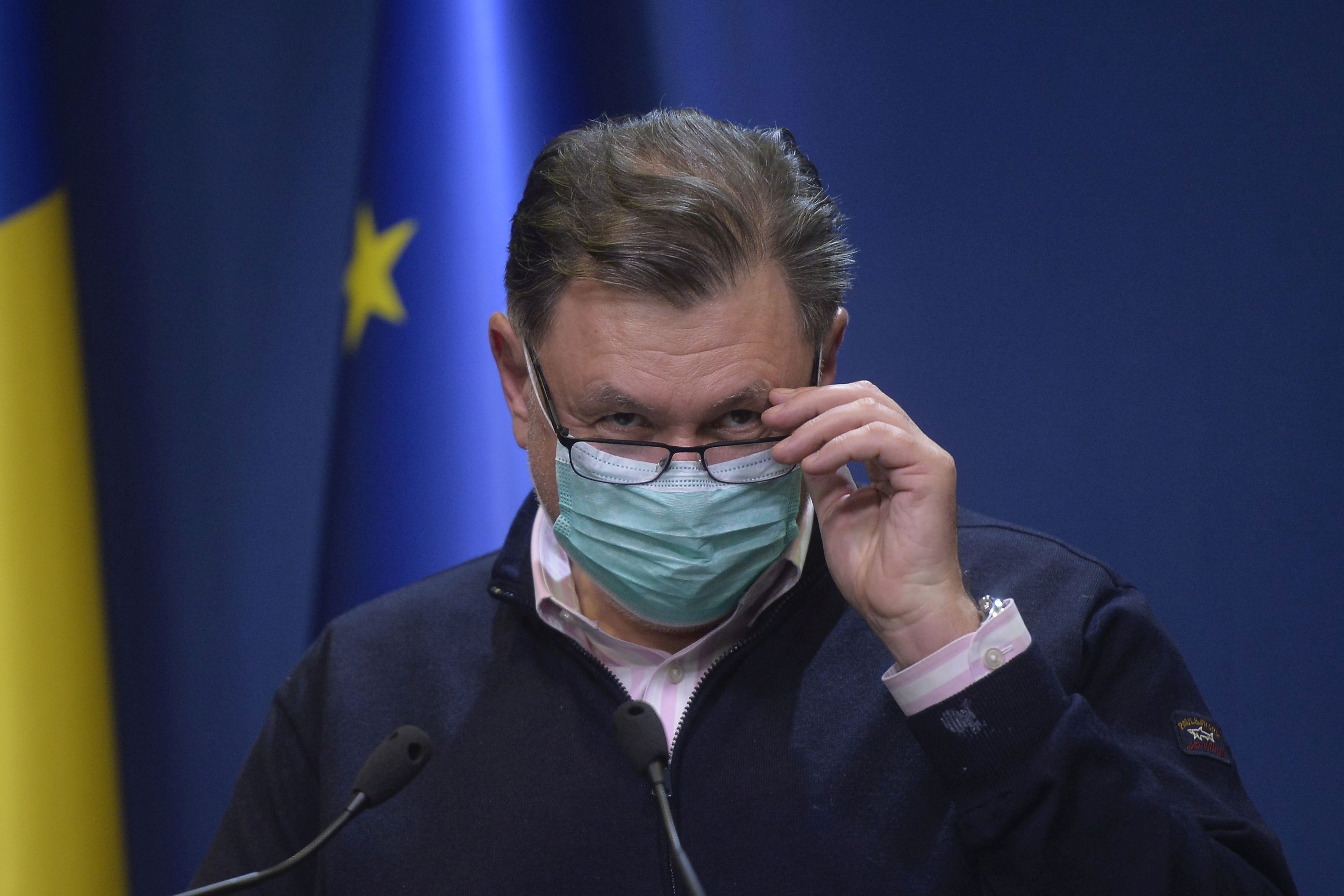 Ministrul Sănătății a dat lovitura: Alexandru Rafila este acționar la cea mai mare bancă din România și are investiții de 43.000 de euro și la Transgaz. Asociere într-un contract de jumătate de million de euro pentru un teren în Otopeni. Cash de 100.000 euro