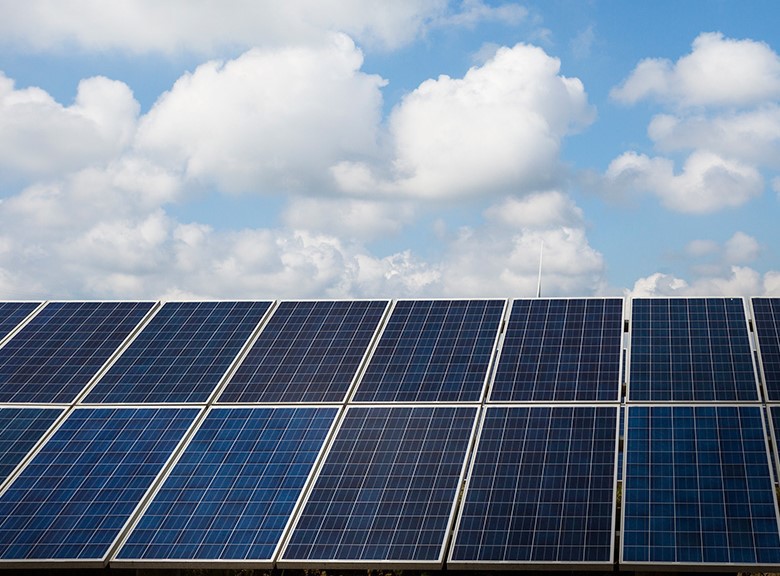 O veste bună: Noi facilități pentru români care își produc singuri energie din surse regenerabile