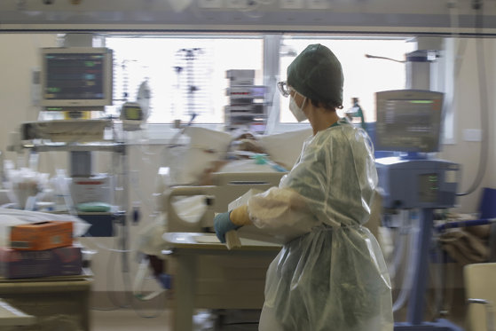 Vești proaste: O nouă variantă de Covid care combină omicron și delta a fost descoperită în Cipru