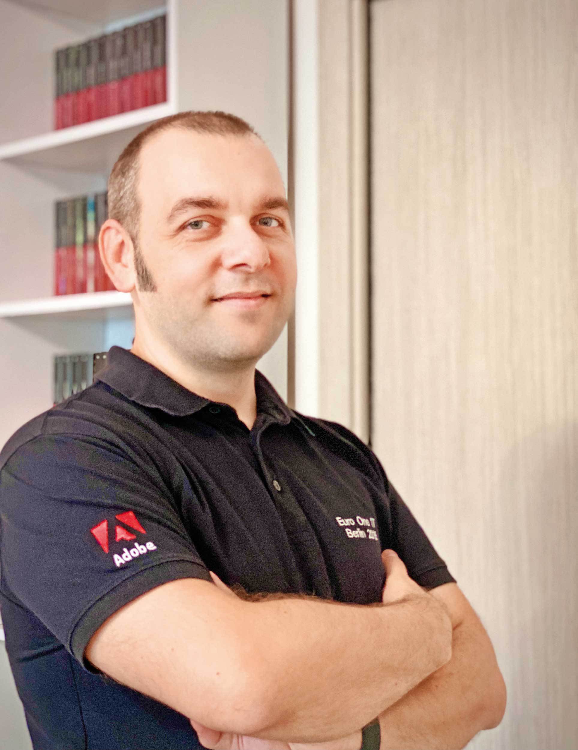 Inginerie pe ritmuri rock. Povestea tânărului care vrea să rămână în România pentru a schimba lucrurile în bine