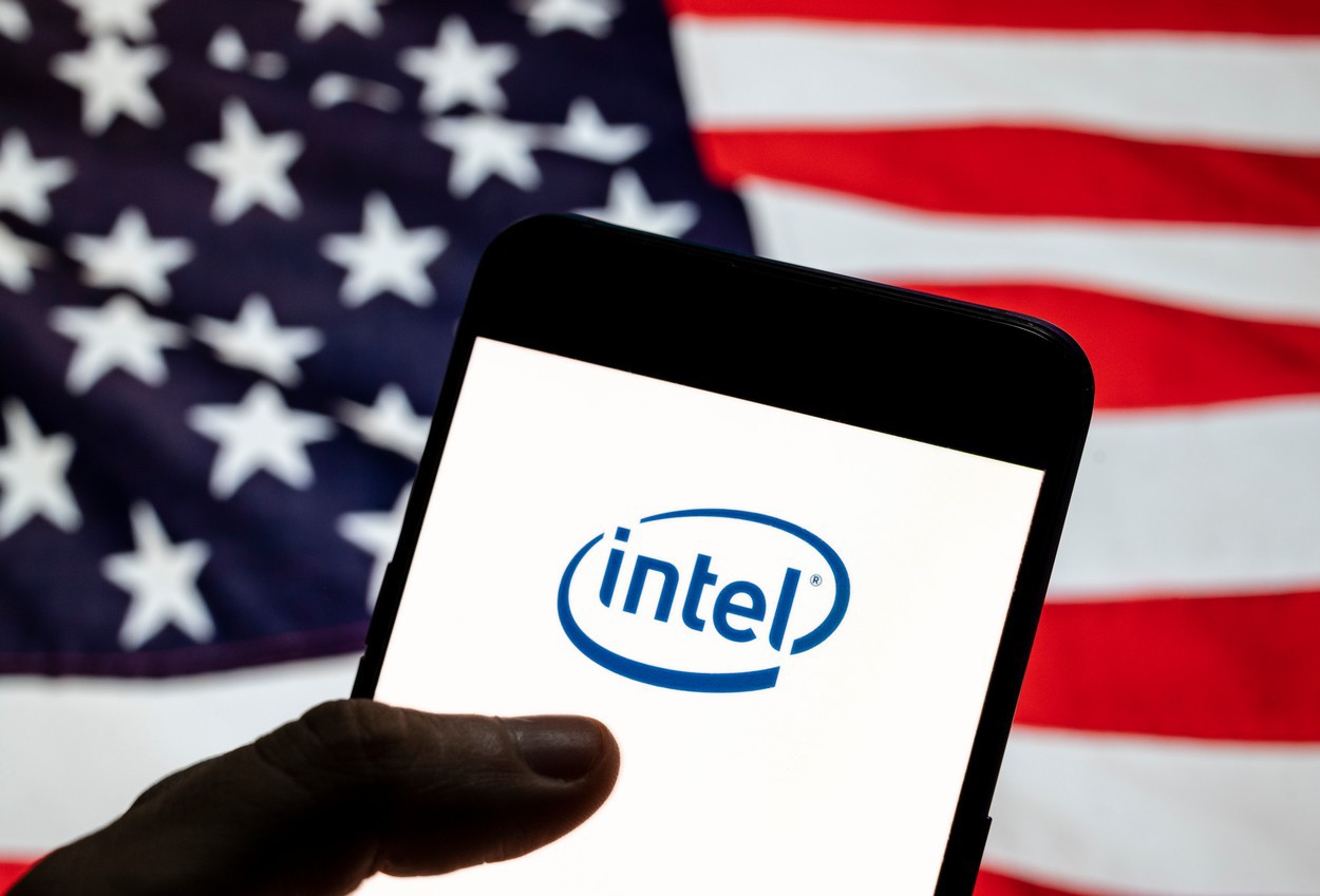 Lovitură simbolică pentru SUA: Gigantul american Intel, pe cale să își piardă poziția de lider al industriei producătoare de cipuri în fața sud-coreenilor de la Samsung