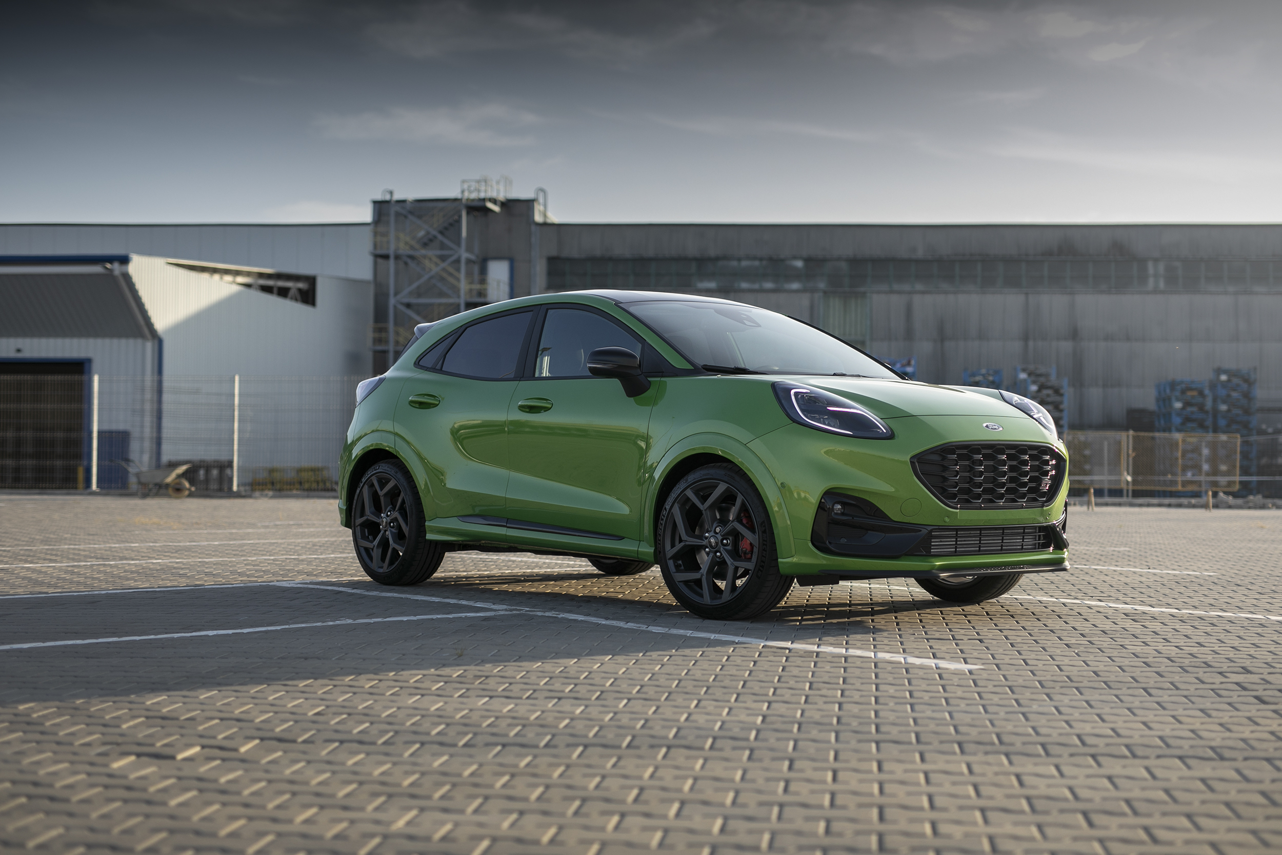Ford Puma a fost cel mai bine vândut hibrid din România în 2021 iar utilitarele americanilor au terminat anul tot pe prima poziție