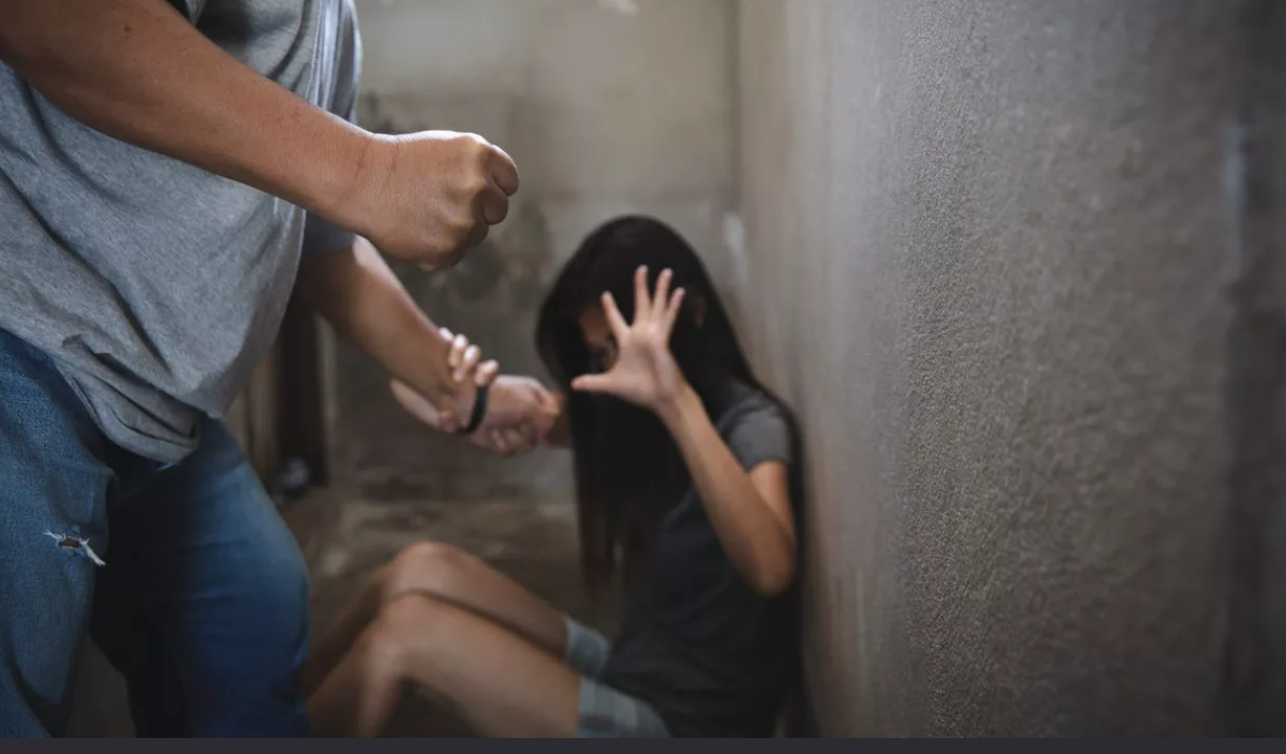 Un profesor din Vâlcea și-a etalat pornirile misogine în fața elevilor: „Bărbații sunt Dumnezeu pe pământ, femeile sunt handicapate”