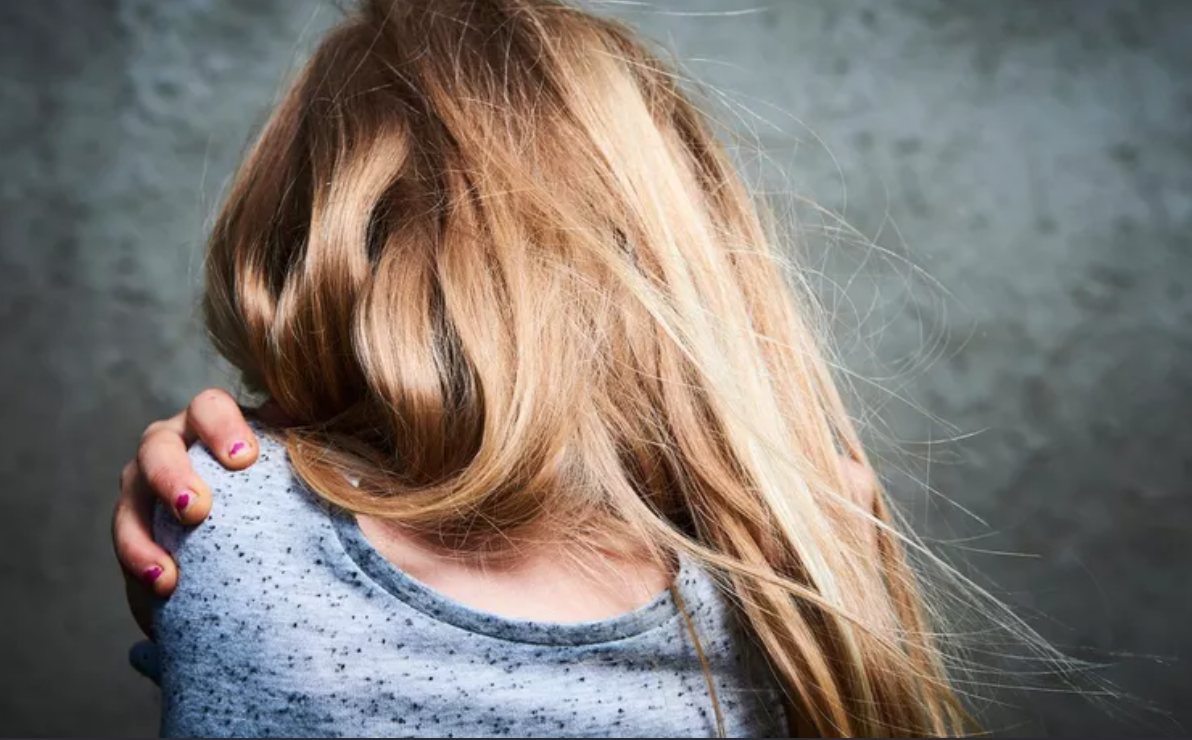 O adolescentă dintr-un orfelinat a fost vândută cu 200 de euro unui clan de căldărari, care a folosit-o drept sclavă