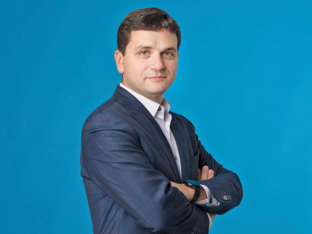 Proiectul cloudului guvernamental de 500 mil. euro, cu bani din PNRR. ANIS, puternica asociație a firmelor de soft, acuză un „derapaj“: Statul vrea să interzică pe furiș achiziția de servicii de cloud de la firme private. Școlile nu vor mai putea cumpăra abonamente la Zoom sau la alte platforme în cloud după ce statul va finaliza, cu bani din PNRR, propriile centre de date