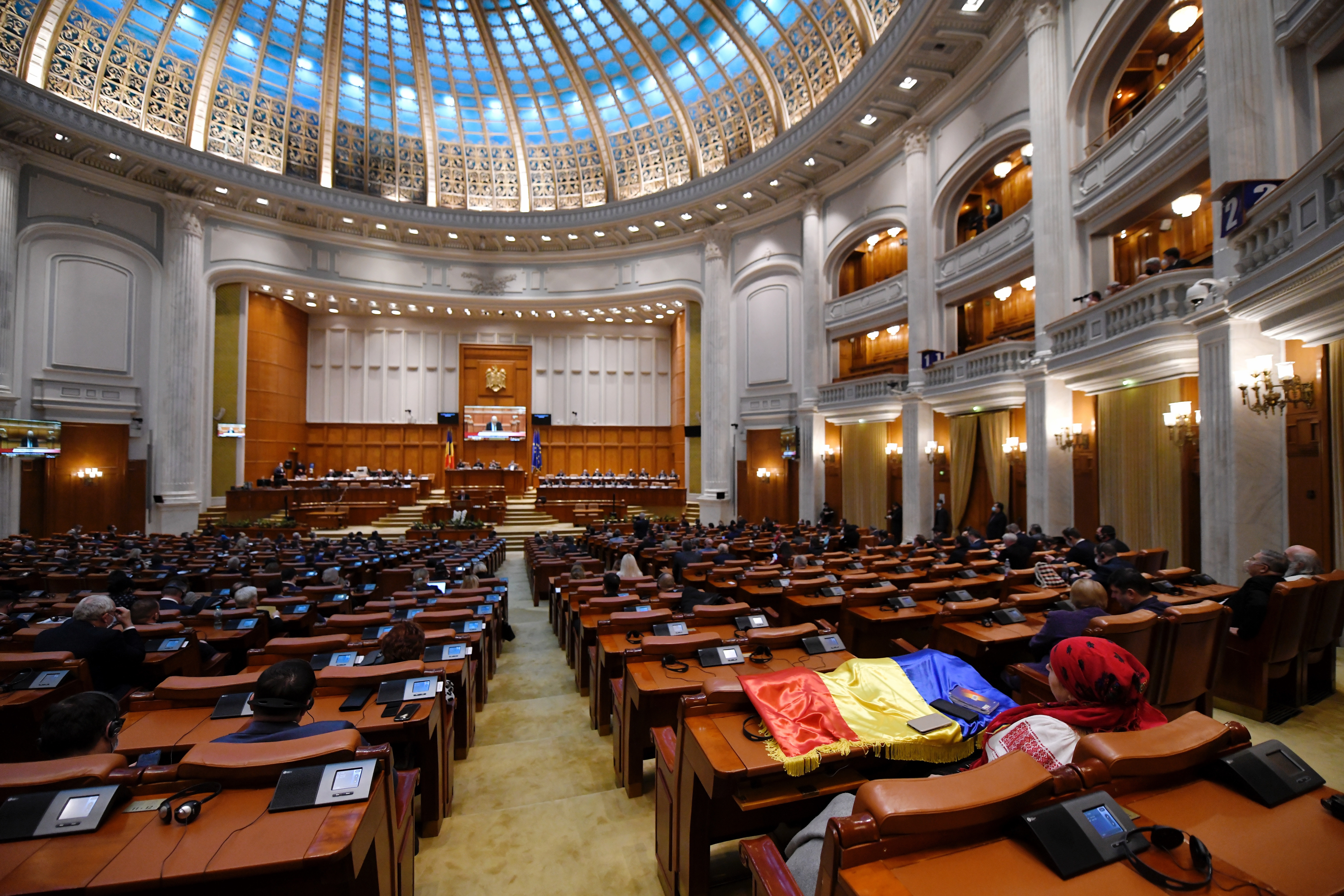 Câți bani primesc și cheltuisec partidele politice românești din fondurile publice. Politicienii noștri primesc una dintre cele mai mari alocări pe cap de locuitor din UE