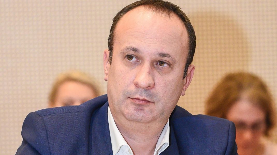 Ministrul Finanțelor anunță o taxă în plus pentru cei care dețin mai multe mașini sau apartamente