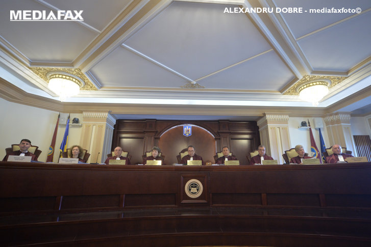 Obligativitatea purtării măștii de protecție în spațiul liber a fost neconstituțională