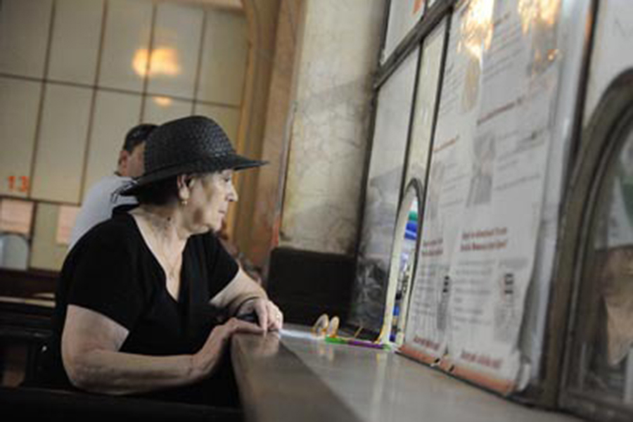 Angajații din administrația publică intră joi în grevă japoneză