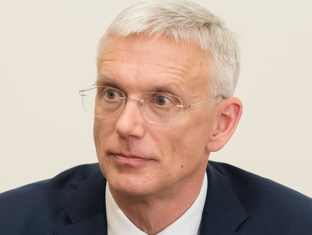 Premierul Letoniei susține că Rusia a transferat trupe,tancuri în zone separatiste din Ucraina