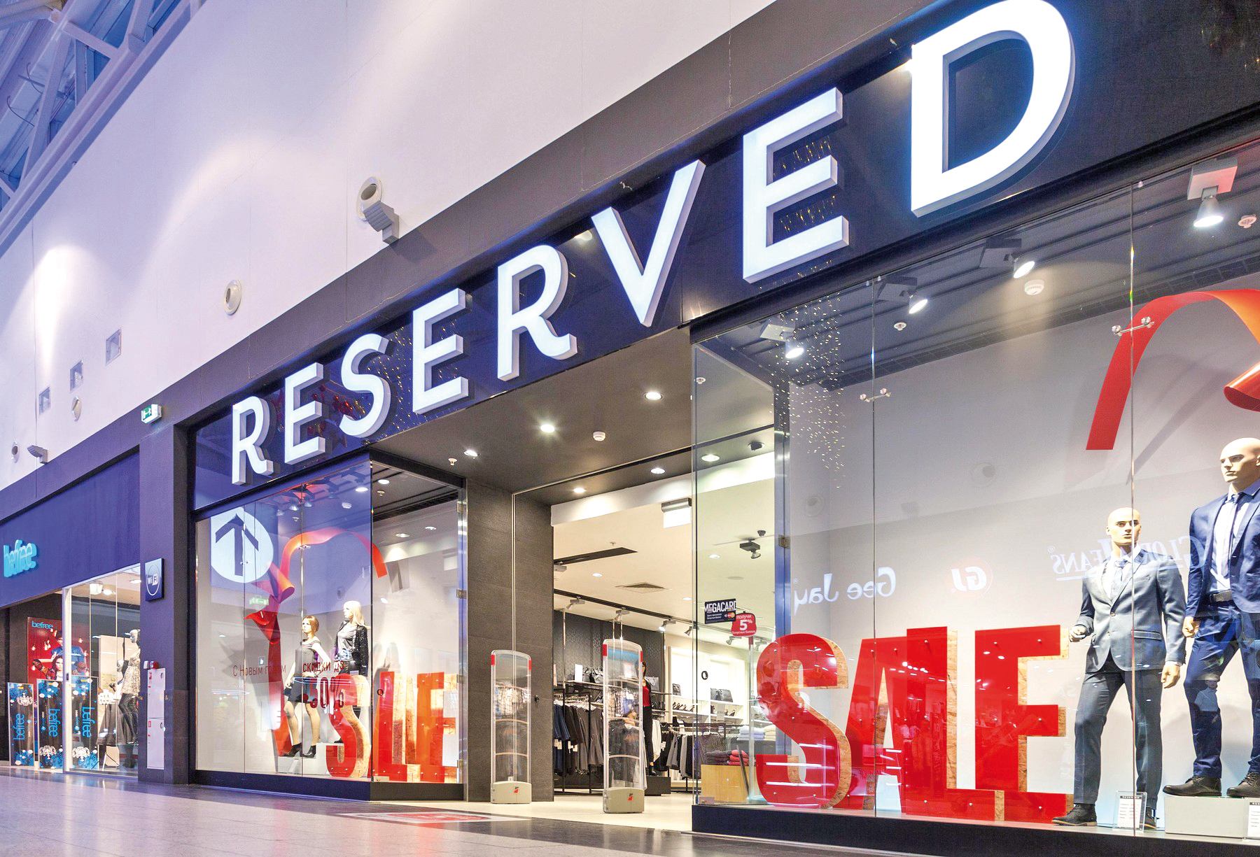 De la o companie care importa haine din Turcia și China, la unul dintre cei mai mari retaileri europeni de fashion. Care este povestea grupului LPP și cine a stat în spatele succesului său