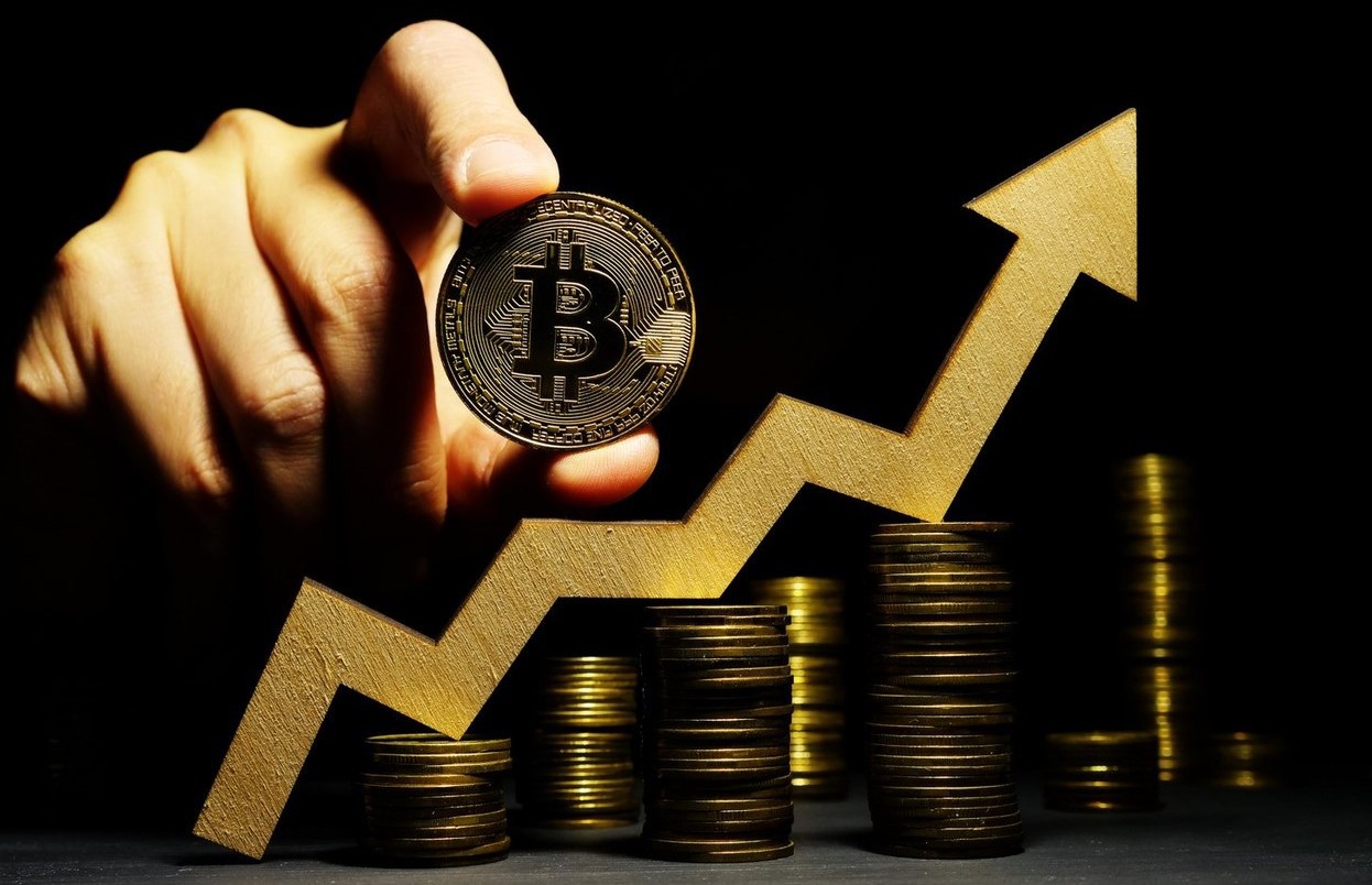 Bitcoin depășește media mobilă pe 50 de zile pentru prima dată din luna noiembrie, iar investitorii devin mai optimiști cu privire la o potențială revenire a pieței. Creșteri în rândul principalelor criptomonede