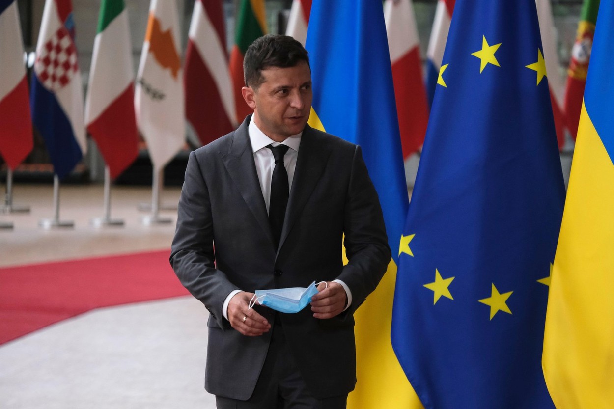 Zelenski a discutat cu Biden despre asistență "concretă" și construirea "coaliției anti-război"